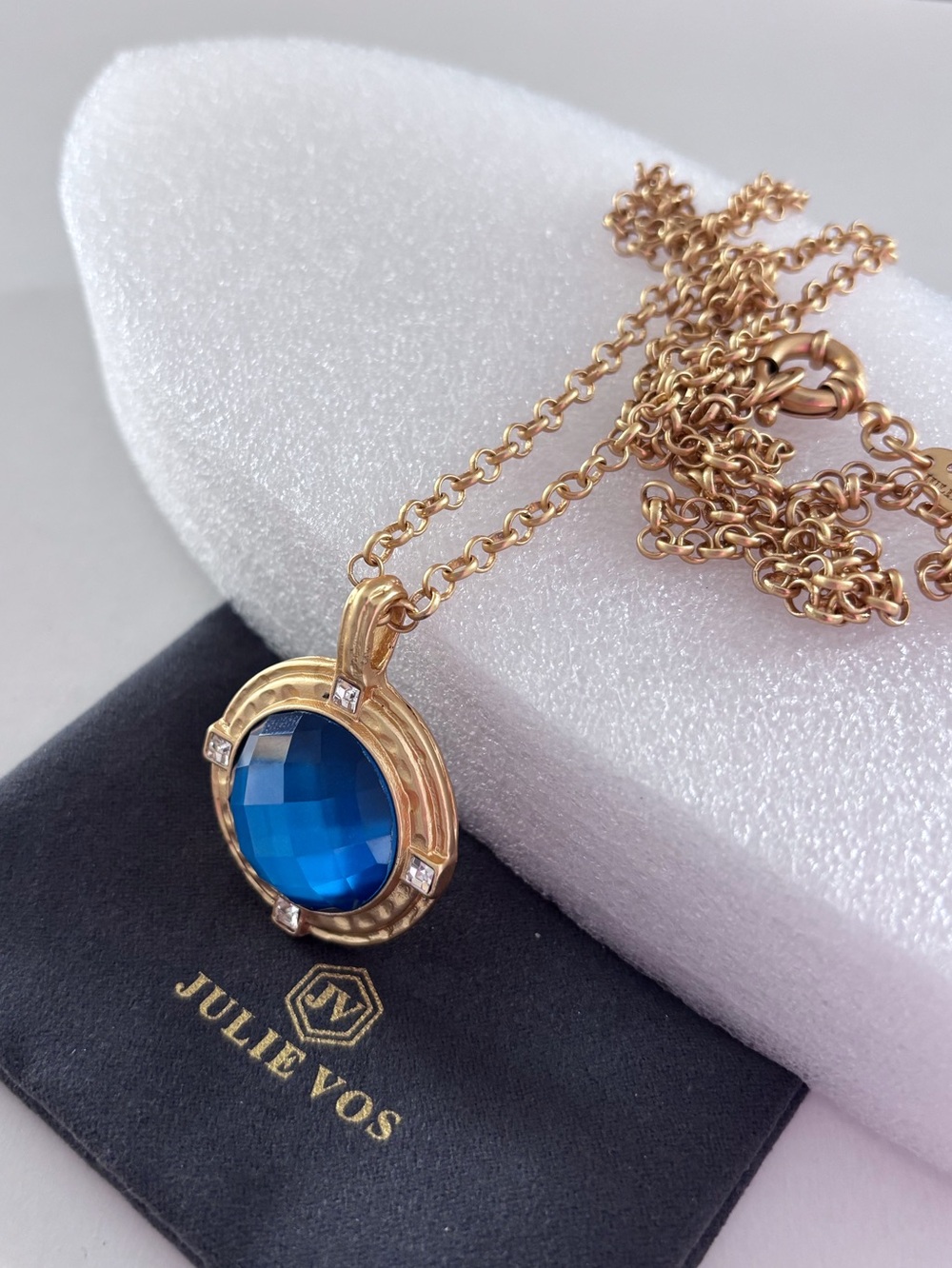 NWOT Julie Vos Gold-Tone Necklace with Mountain Blue Round Pendant - Picture 2 of 6